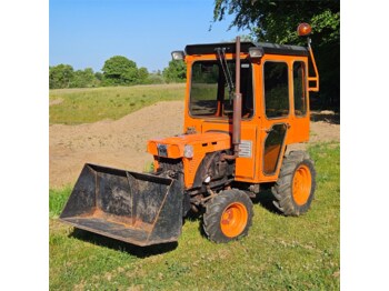 Kubota B7100D - Munitsipaaltraktor