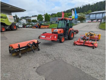 Kubota STV 40 mit Anbaugeräten - Munitsipaaltraktor