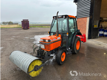  Traktor Kubota L2550 DT - Munitsipaaltraktor