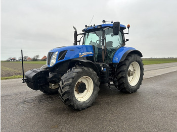 Traktor NEW HOLLAND T7.220