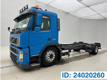 Kabiinišassiiga veoauto VOLVO FM9 260