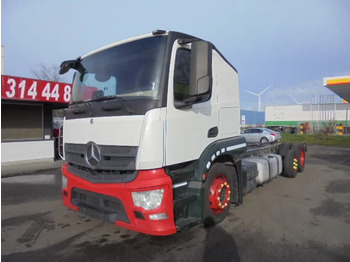 Kabiinišassiiga veoauto MERCEDES-BENZ Actros