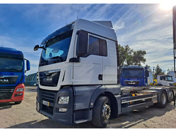 Kabiinišassiiga veoauto MAN TGX 26.460