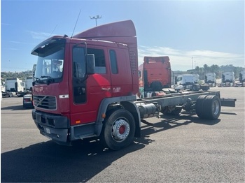 Kabiinišassiiga veoauto VOLVO FL 250