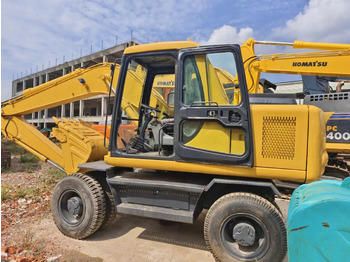 Ratastel ekskavaator KOMATSU PC130