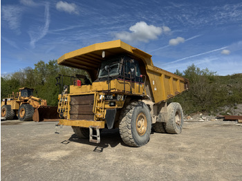 Kastiga kallur/ Kiviveoauto CATERPILLAR