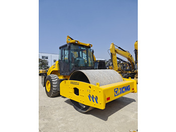 Tihendaja XCMG XS223J used xcmg road roller: pilt 2