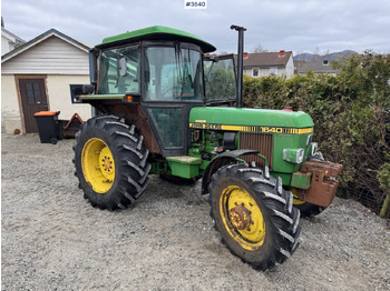 Traktor JOHN DEERE