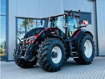 Traktor VALTRA