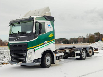 Kabiinišassiiga veoauto VOLVO FH13