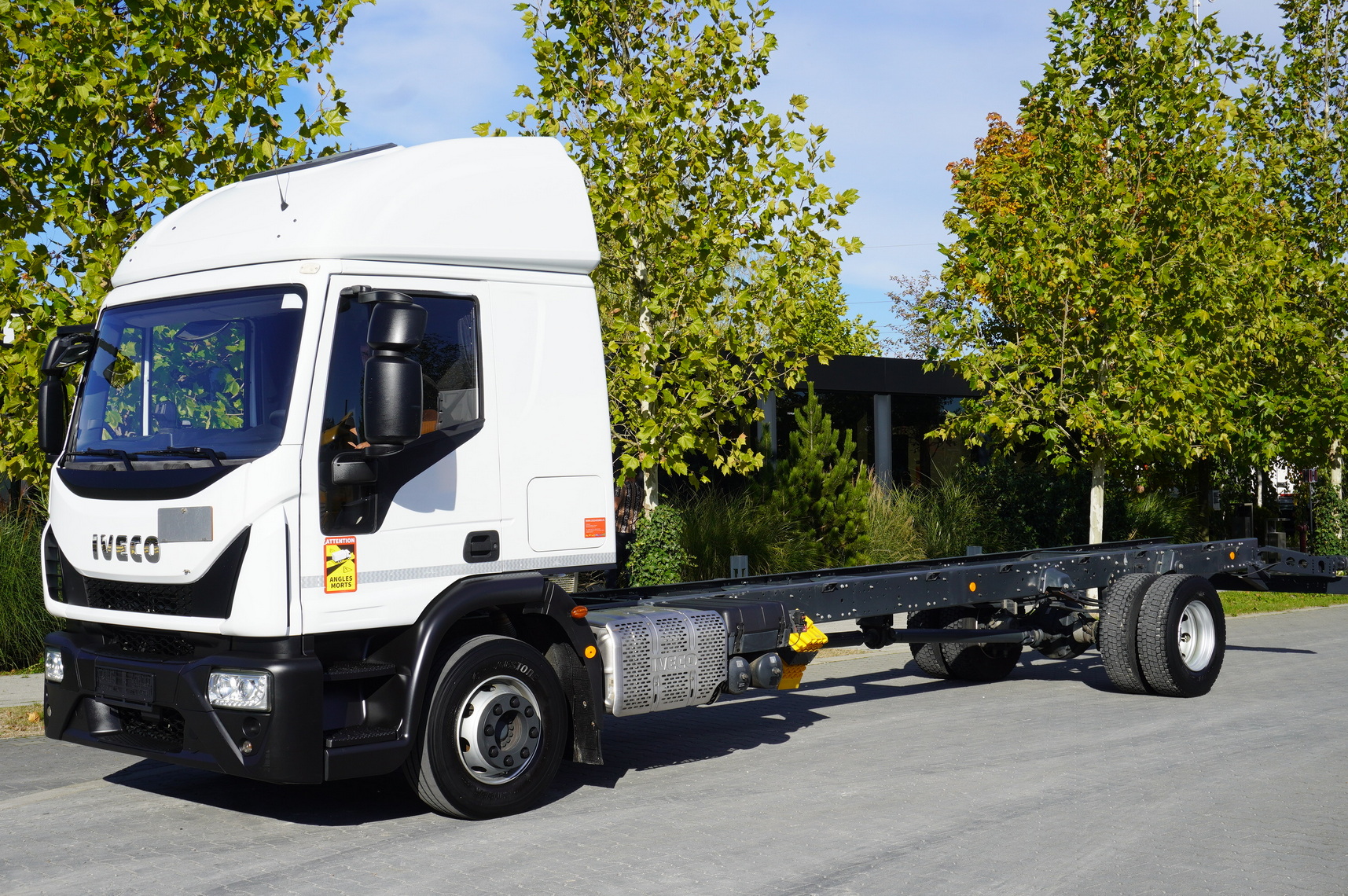 Kabiinišassiiga veoauto IVECO EuroCargo 140E