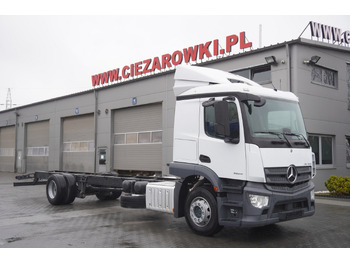 Kabiinišassiiga veoauto MERCEDES-BENZ Actros 1824