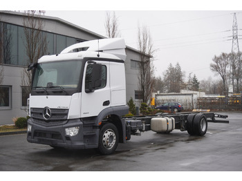 Kabiinišassiiga veoauto MERCEDES-BENZ Actros 1824