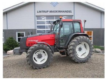 Traktor VALMET