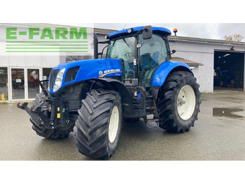 Traktor NEW HOLLAND T7.220