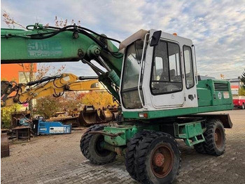 Ratastel ekskavaator LIEBHERR A 902