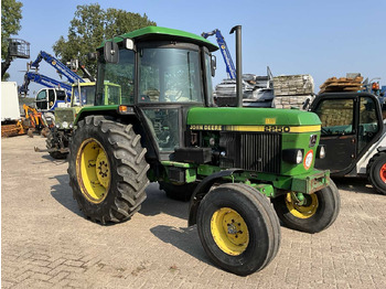 Traktor John Deere 2250: pilt 2