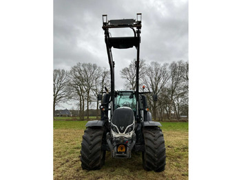 Traktor Valtra T144: pilt 3