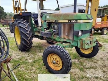 Traktor JOHN DEERE 2250