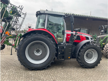 Traktor MASSEY FERGUSON 100 series