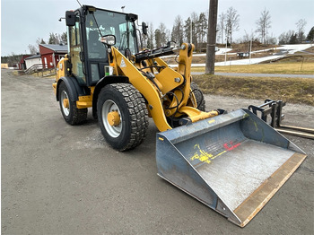 Rataslaadur CATERPILLAR 906M