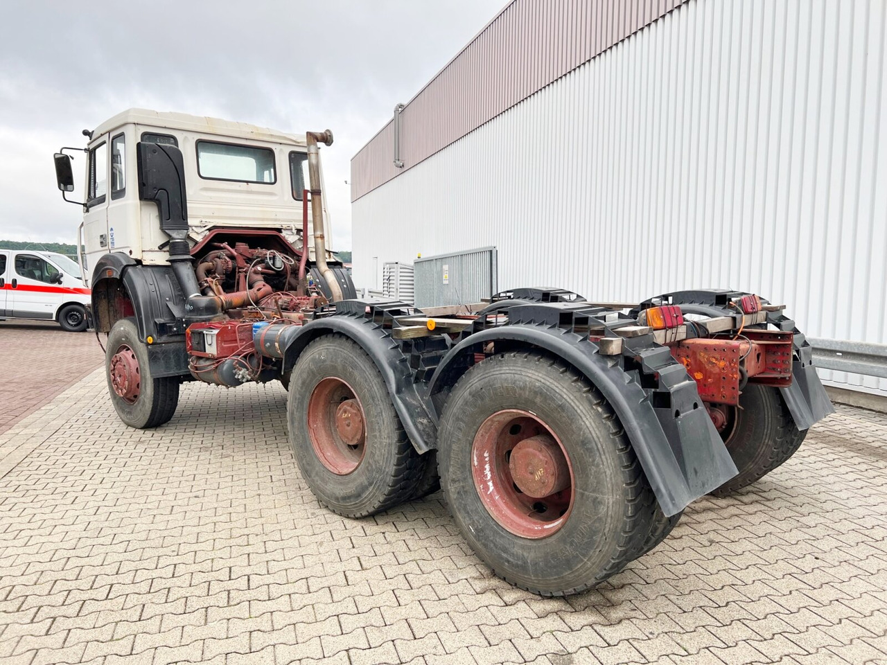 Kabiinišassiiga veoauto 260-34 AHW 6x6 260-34 AHW 6x6, V8, Manual, Full Steel: pilt 13