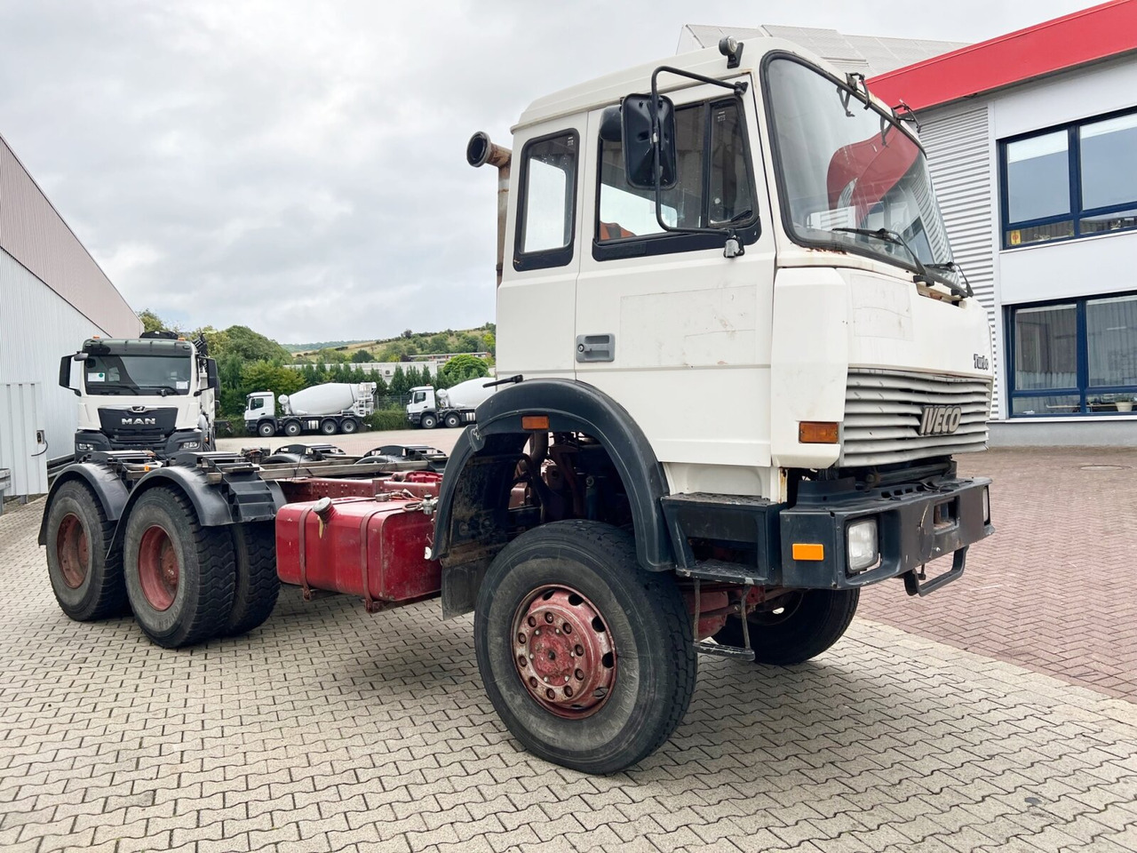 Kabiinišassiiga veoauto 260-34 AHW 6x6 260-34 AHW 6x6, V8, Manual, Full Steel: pilt 9