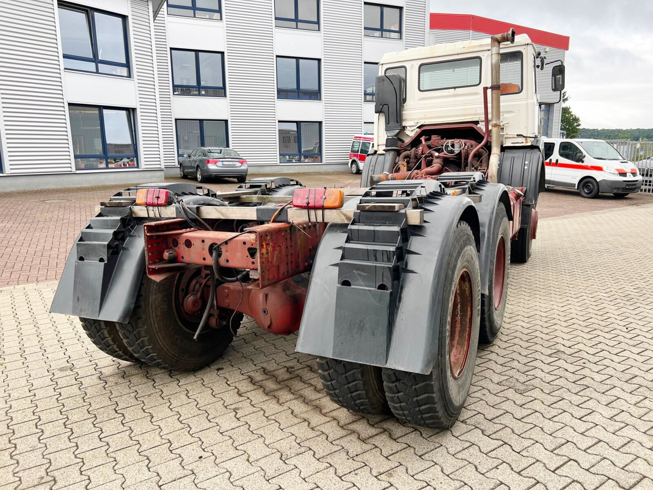 Kabiinišassiiga veoauto 260-34 AHW 6x6 260-34 AHW 6x6, V8, Manual, Full Steel: pilt 10