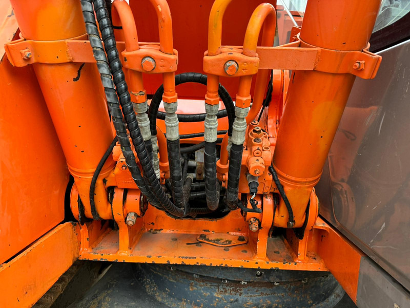 Lintekskavaator Hitachi ZX135US: pilt 14