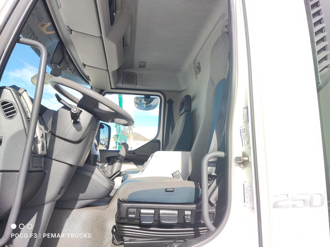 Külmutiga veoauto VOLVO FL 250 FRIGORIFICO 12T EURO 6: pilt 23