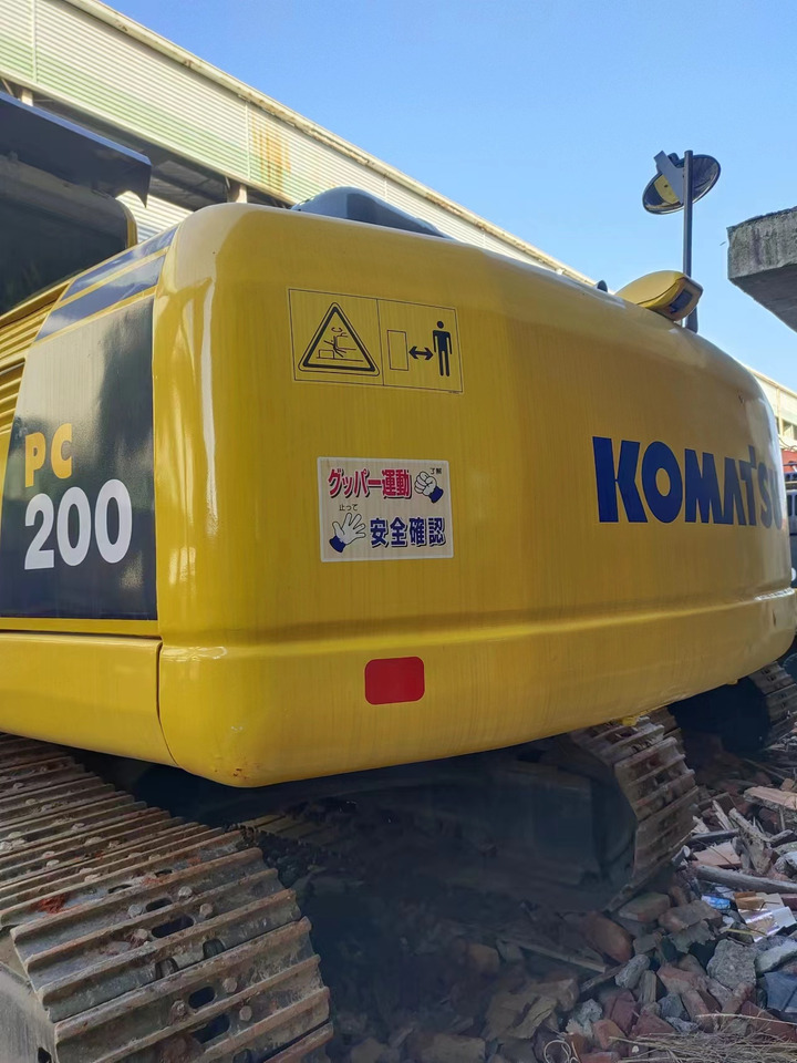 Lintekskavaator KOMATSU PC200-8: pilt 6