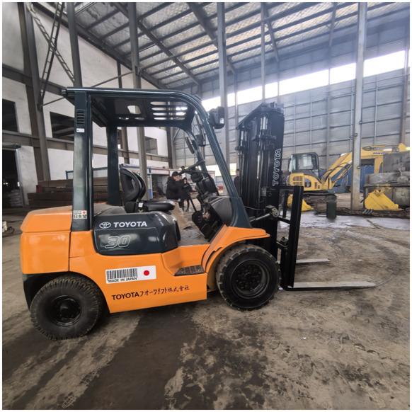 Diiseltõstuk Original japan second hand toyota fd30 in good condition used forklift for sale in shanghai: pilt 1