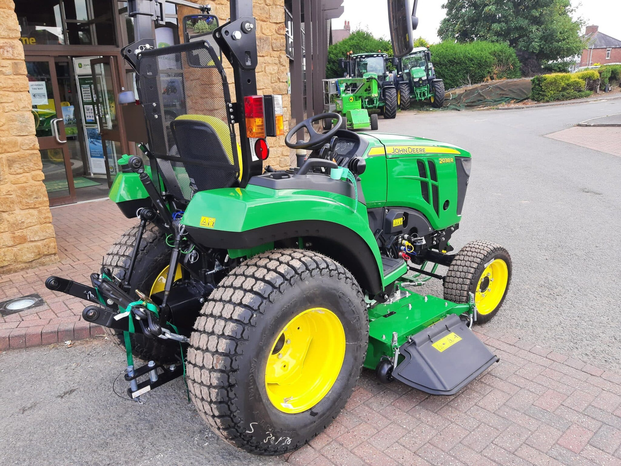 Uus Väiketraktor John Deere 2038R compact tractor: pilt 6