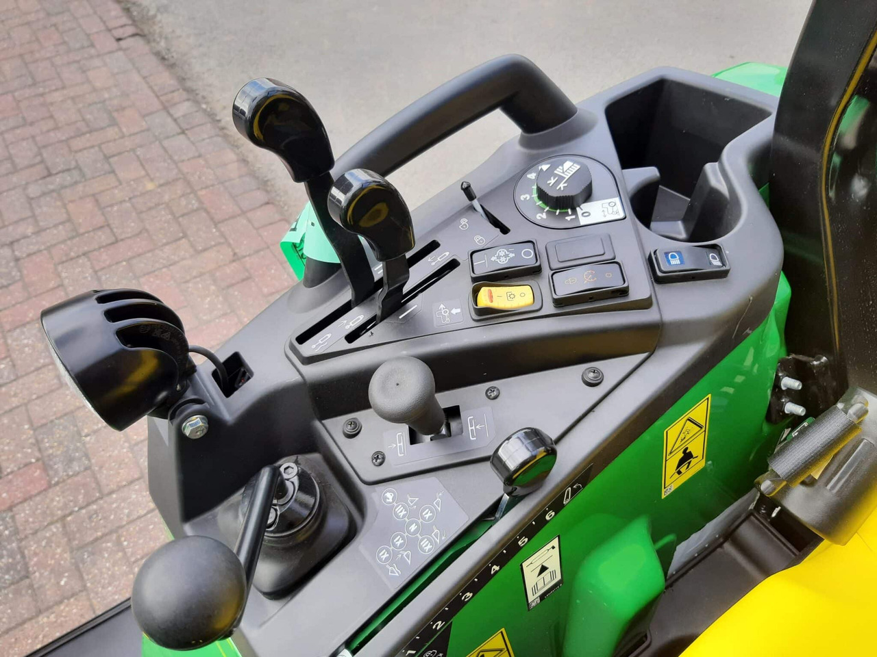 Uus Väiketraktor John Deere 2038R compact tractor: pilt 10