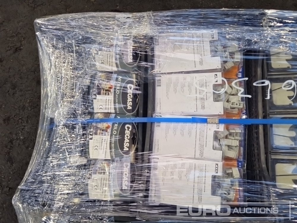 Ehitusseade Unused Pallet of Nitrile Gloves, Rat Traps, Lightbulbs, Fixclip Cable Straps, Measuring Glasses: pilt 8