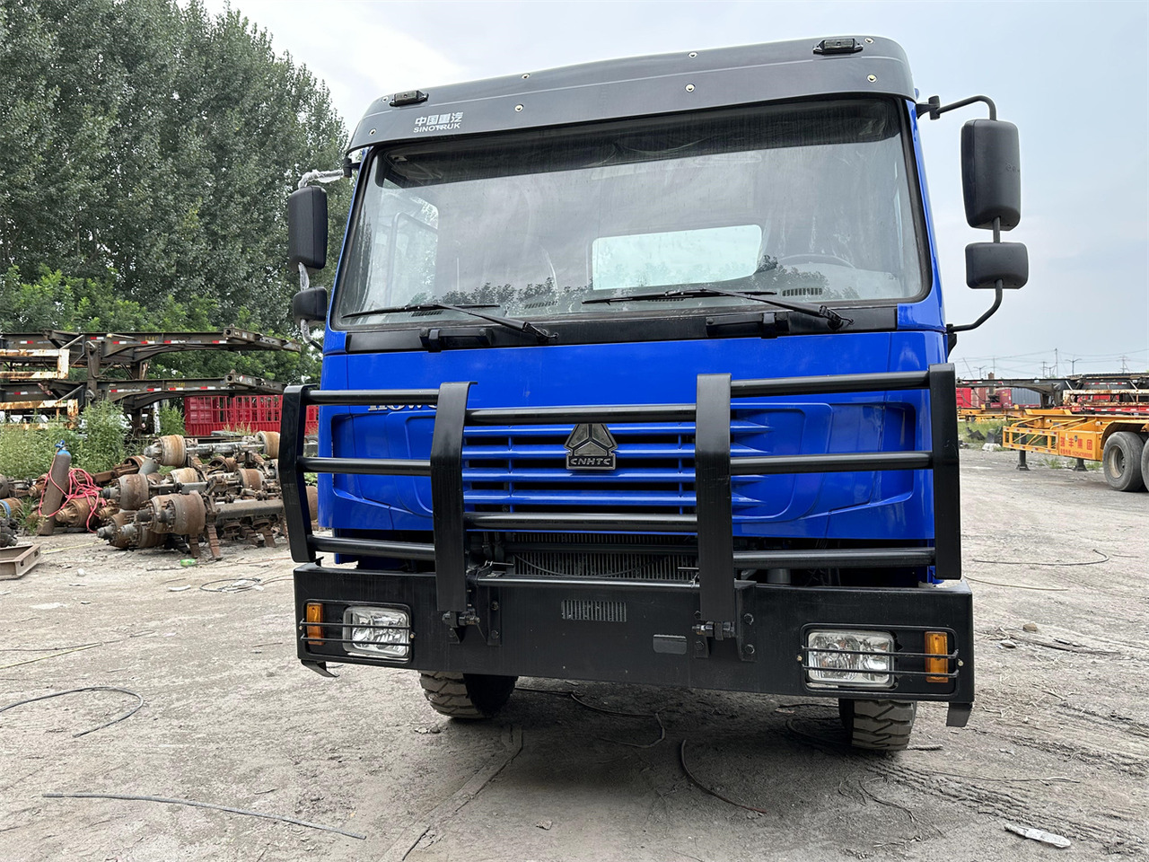 Kabiinišassiiga veoauto transporditavad ained rasketehnika SINOTRUK HOWO 371 Chassis truck: pilt 7