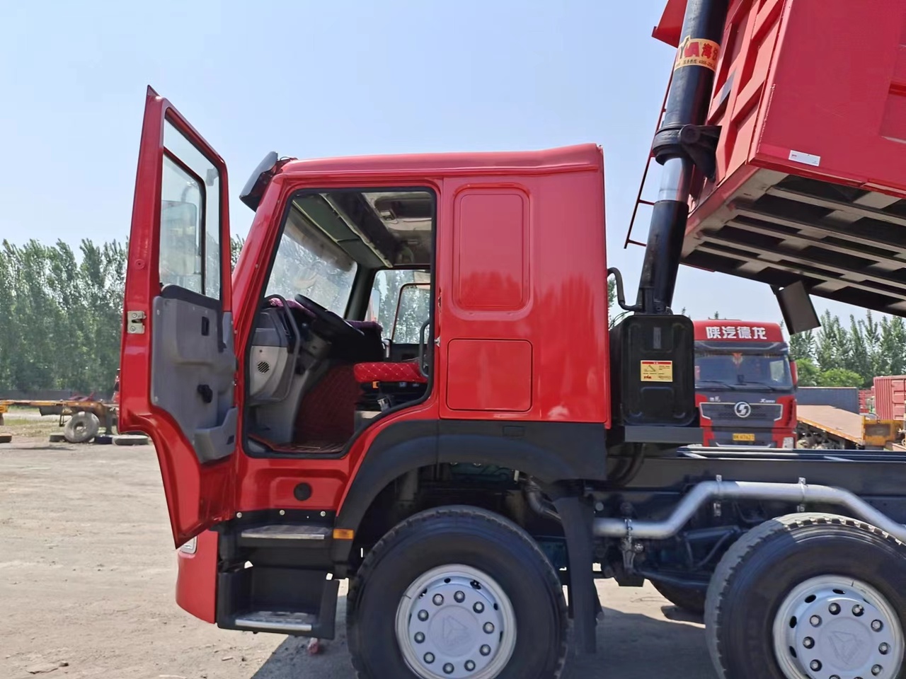 Kallurauto transporditavad ained silo SINOTRUK HOWO 420 Dump Truck: pilt 6