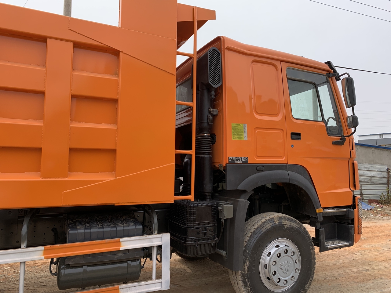 Kallurauto transporditavad ained rasketehnika SINOTRUK Howo 371 Dump truck: pilt 7