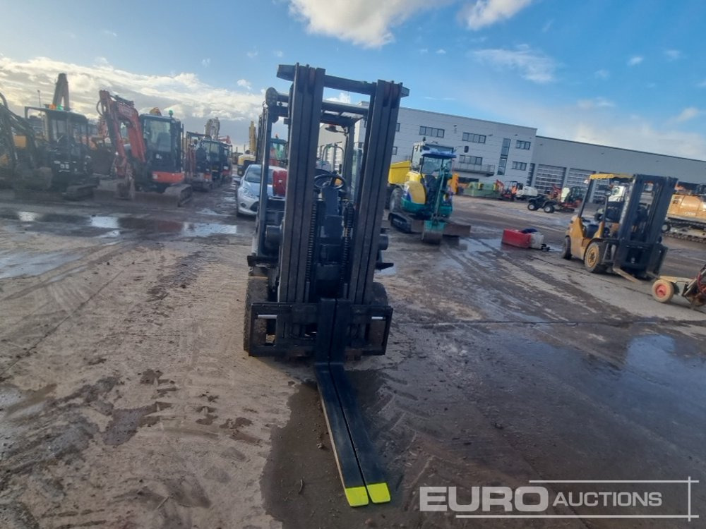 Kahveltõstuk 2016 UniCarriers U1D2A20LH Gas Forklift, 3 Stage Free Lift Mast, Side Shift, Forks: pilt 8