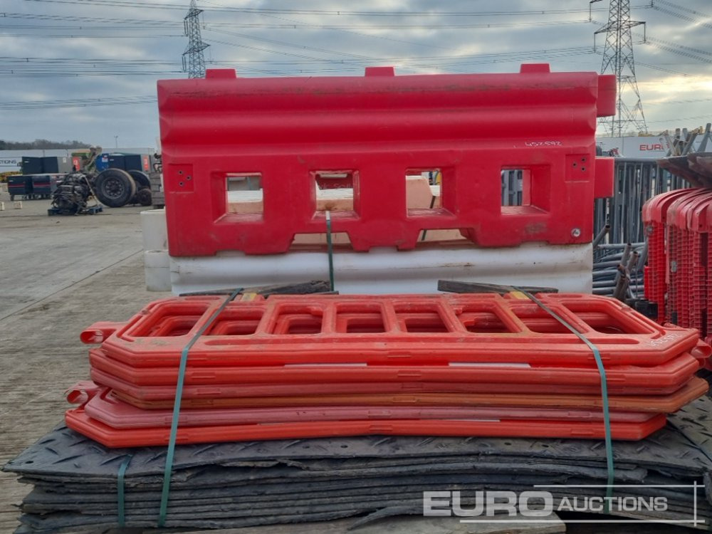 Ehitusseade Bundle of Plastic Pedestrian Safety Barrier (5 of), Bundle of Metal Pedestrian Barrier (3 of), Bundle of Water Filled Barrier (3 of), Bundle of Plastic Mats: pilt 15