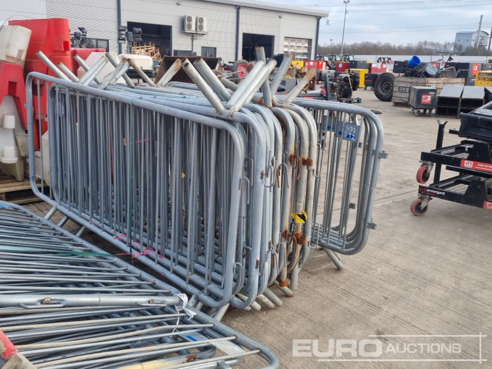 Ehitusseade Bundle of Plastic Pedestrian Safety Barrier (5 of), Bundle of Metal Pedestrian Barrier (3 of), Bundle of Water Filled Barrier (3 of), Bundle of Plastic Mats: pilt 23