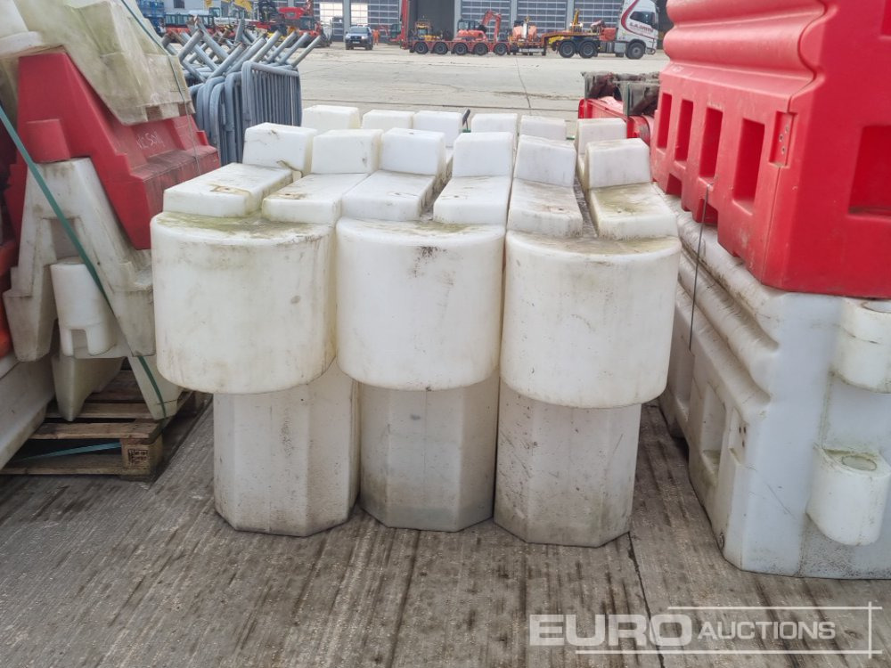 Ehitusseade Bundle of Plastic Pedestrian Safety Barrier (5 of), Bundle of Metal Pedestrian Barrier (3 of), Bundle of Water Filled Barrier (3 of), Bundle of Plastic Mats: pilt 11