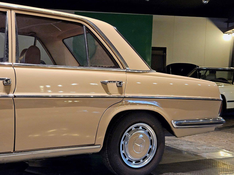 Auto Mercedes-Benz 200-serie 200 (W115) /8: pilt 6