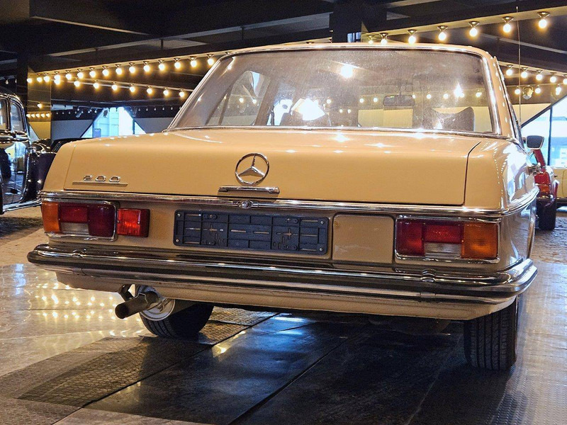 Auto Mercedes-Benz 200-serie 200 (W115) /8: pilt 8